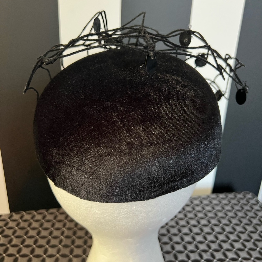 Posable Wire Black Spider Web Goth Fascinator Hat 🖤🕸️🕷️ - Picture 4 of 7